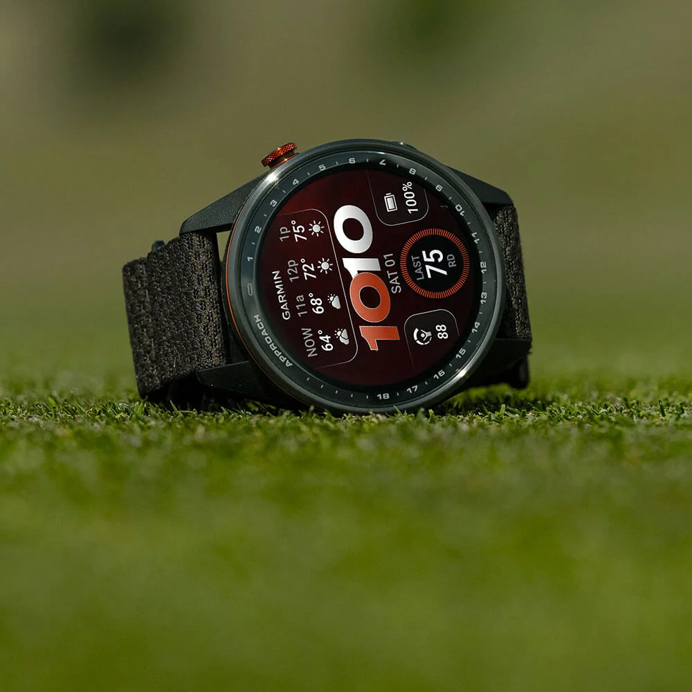 Garmin S72 Black Lifestyle