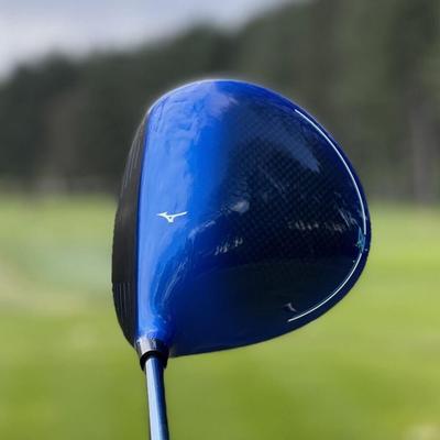 Mizuno ST-Z 220 Tour Blue Limited Edition Golf Driver Lifestyle 4 Thumbnail | Clickgolf.co.uk