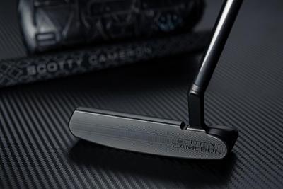 Titleist Scotty Cameron Limited EditionHoliday H22 Golf Putter Lifestyle 1 Thumbnail | Clickgolf.co.uk - thumbnail image 6